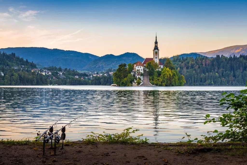 Pêche sur le magnifique lac de Bled